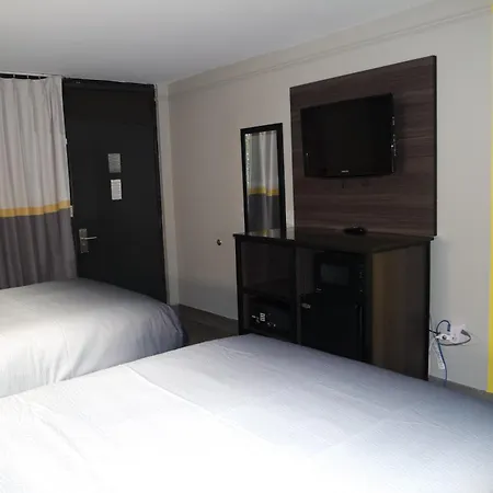 Super 8 By Wyndham Savannah-3